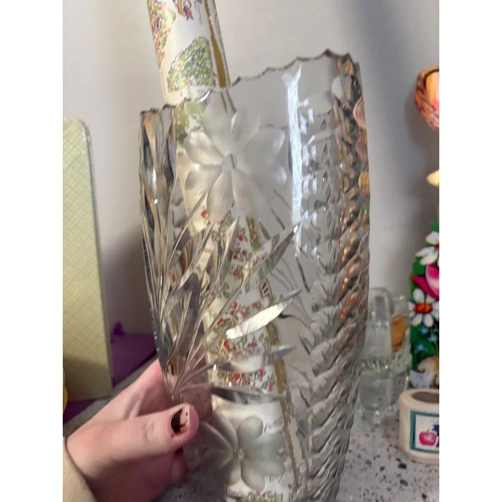 VTG Exquisite Dais Crystal Vase‎ Frosted Floral Cut Glass Heavy Elegant Decor